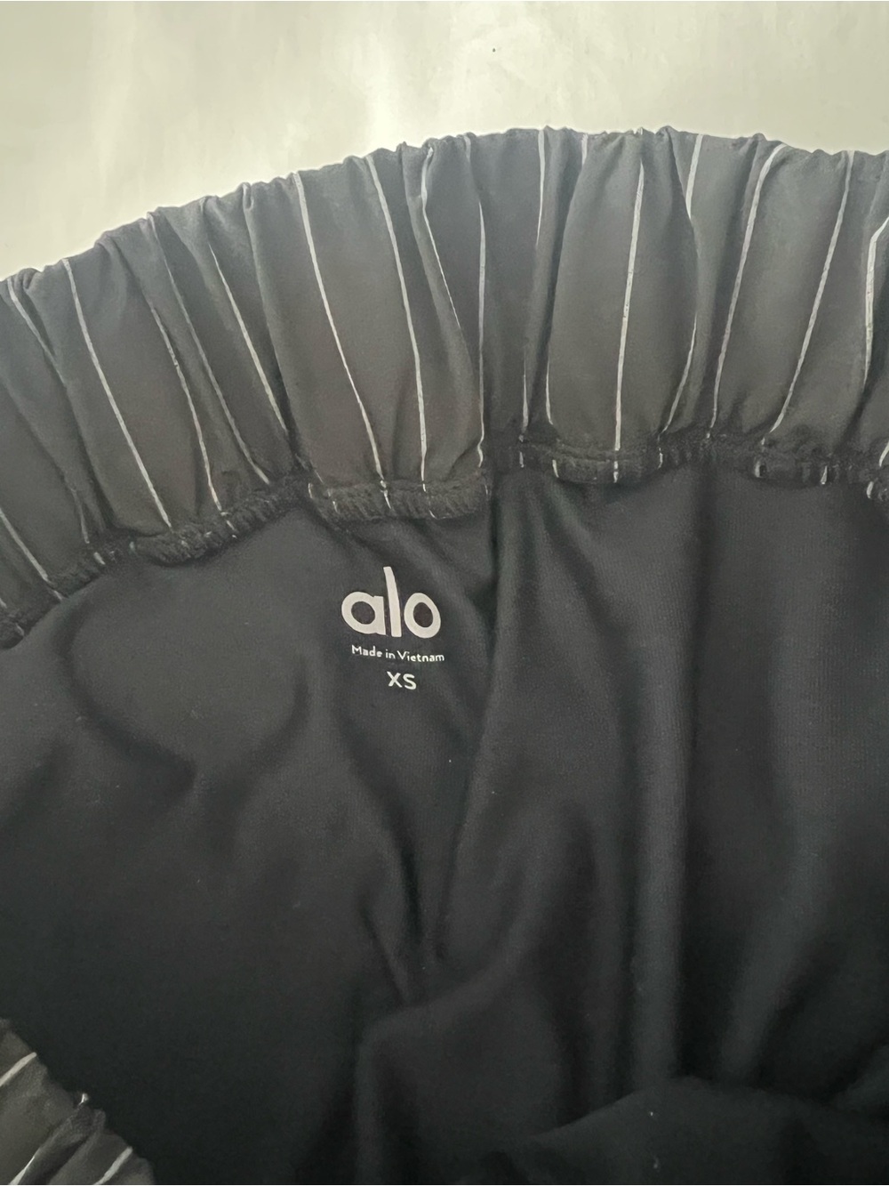 ALO Yoga Pinstripe Daylight Mini Skirt in Black/Titanium size XS - Picture 4 of 5